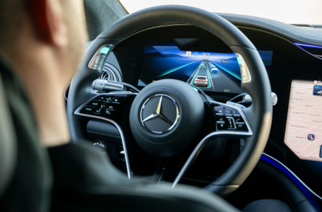 Mercedes-Benz guida autonoma